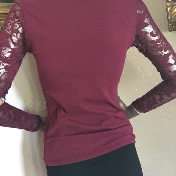 Beautiful burgundy lace top - Picture 4 of 4
